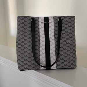 Michael Kors Signature Tote